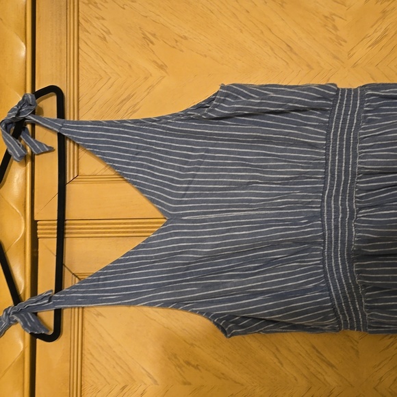 A new day size XXL cropped jumpsuit. Blue and white pinstripes with tied shoulde - Picture 10 of 11